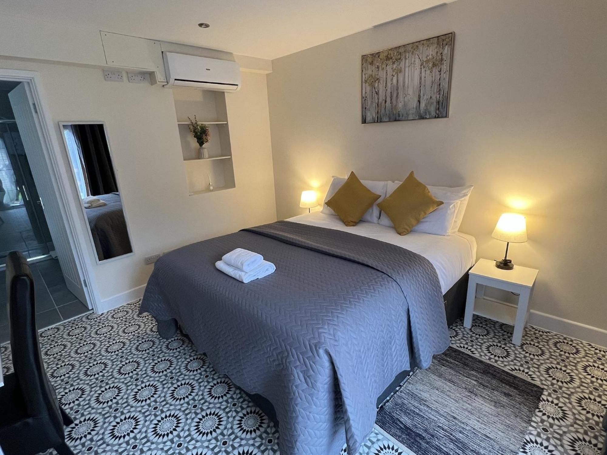 The Castle Inn Hotel Steyning Room photo